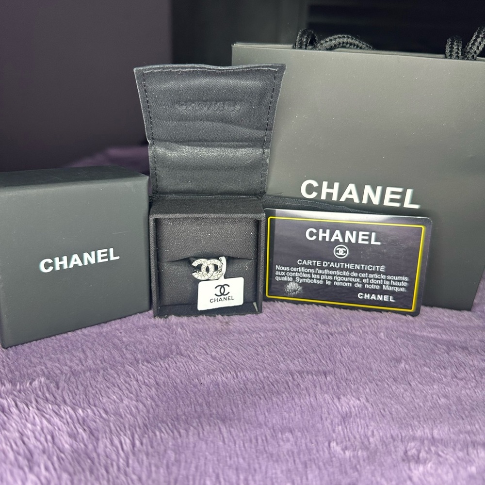 CHANEL Silver Crystal CC Logo Ring with Signature Box